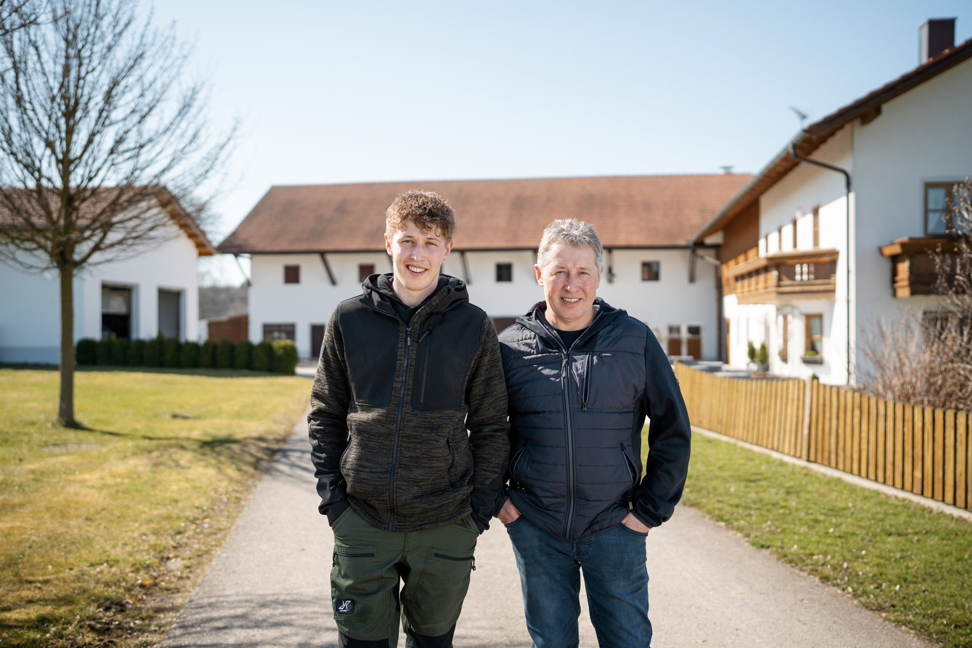 NEU.LAND. Pilotbetrieb Mayer mit Vater