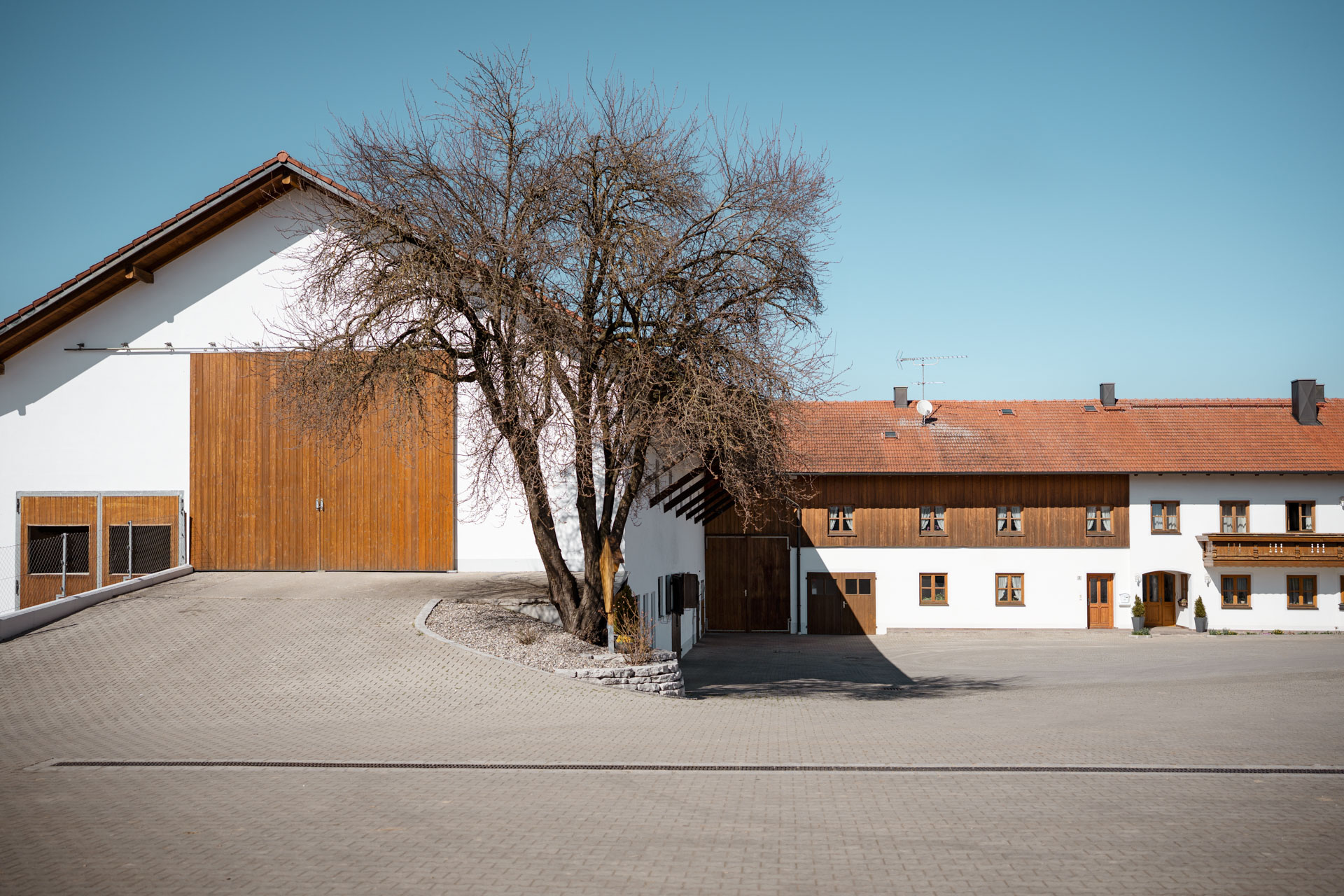 NEU.LAND. Pilotbetrieb Mayer Ansicht Hof