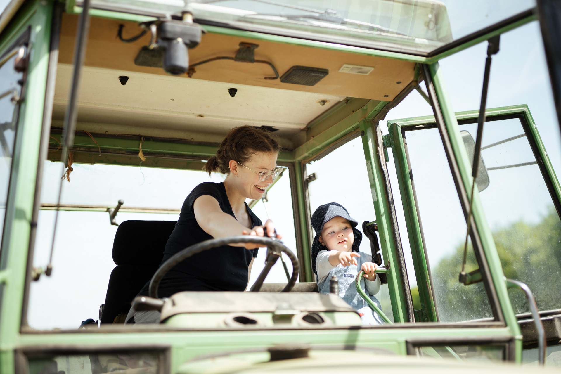 NEU.LAND. Pilotbetrieb Schneider Traktor