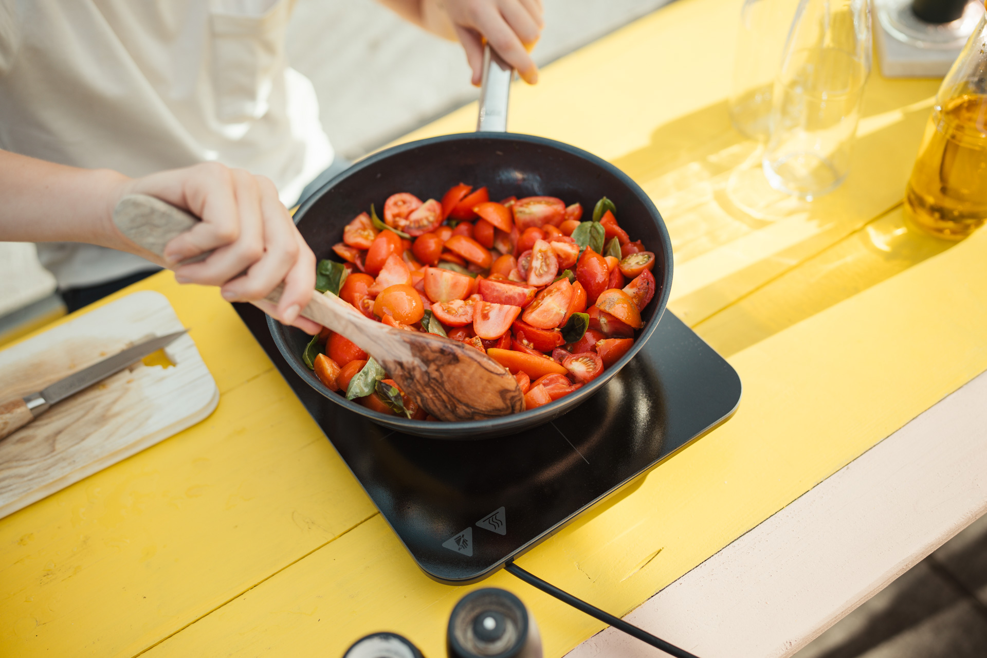 NEU.LAND. Pilotbetrieb Strauß u. Grotter Tomaten verarbeiten 2
