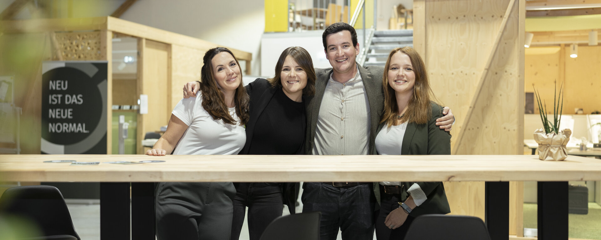 NEU.LAND. Teambild mit Julia Saller, Eva-Maria Brunlehner, Louisa Kleine und Valentin Pankratz