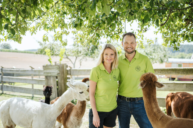 Ehepaar Liebhart mit Alpakas