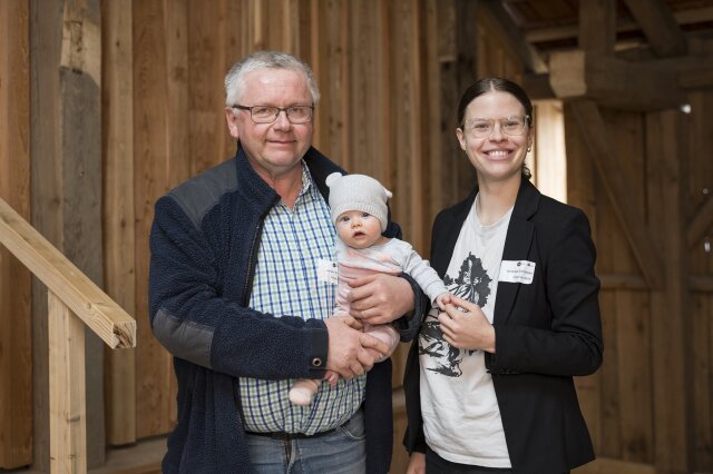 Betriebsleiter Hans Schneider und Hofnachfolgerin Veronika Schneider