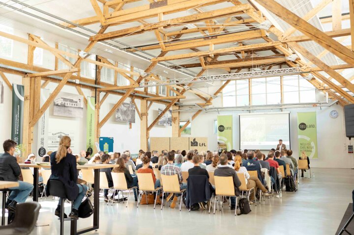 NEU.LAND. Stakeholder Forum Blick in die Halle
